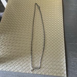 Guess sliver tone necklace💋
